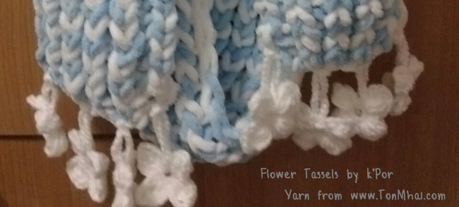 ชายผ้าพันคอ ลายดอกไม้ฟูๆ Flower Crochet Scarf Tassels
